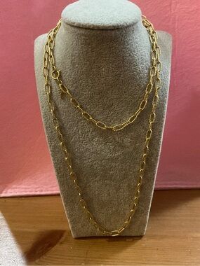 Trifari: 30” inches long gold toned/plated women’s link chain/necklace .